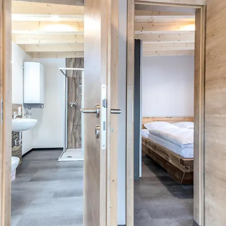 Lakeside Hideaway, Cleaning Included Ferienhaus